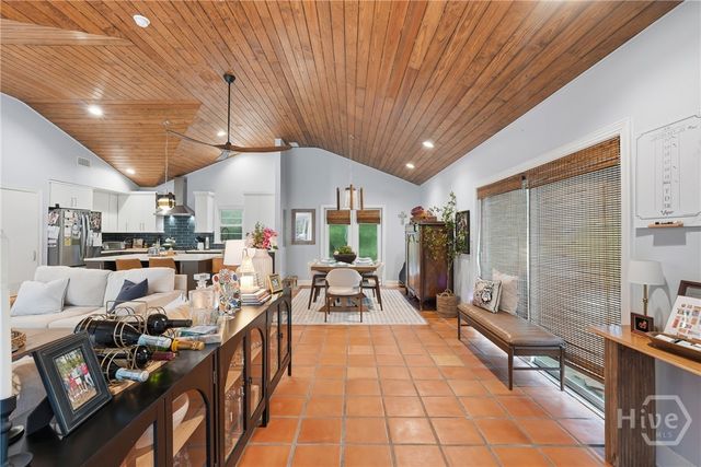 33 Romney Place, Savannah, GA 31406