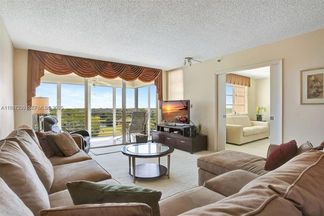 3510 Oaks Way 806, Pompano Beach, FL 33069