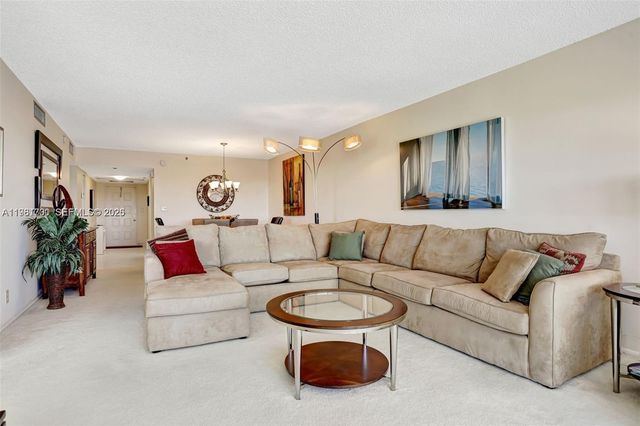 3510 Oaks Way 806, Pompano Beach, FL 33069