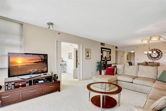 3510 Oaks Way 806, Pompano Beach, FL 33069