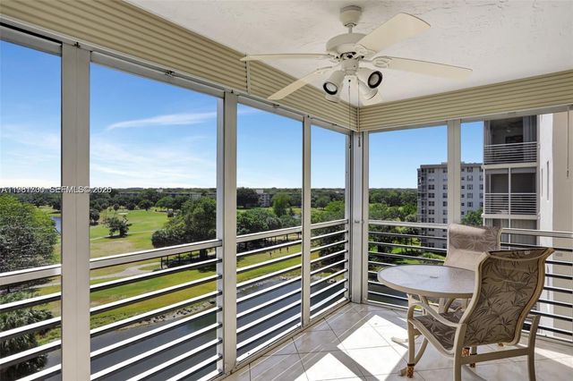 3510 Oaks Way 806, Pompano Beach, FL 33069