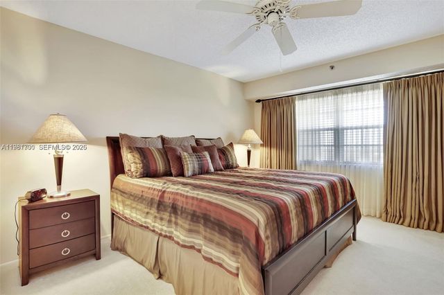 3510 Oaks Way 806, Pompano Beach, FL 33069