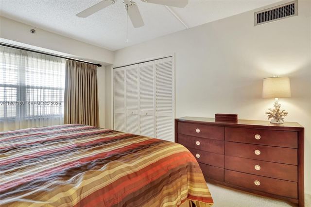 3510 Oaks Way 806, Pompano Beach, FL 33069