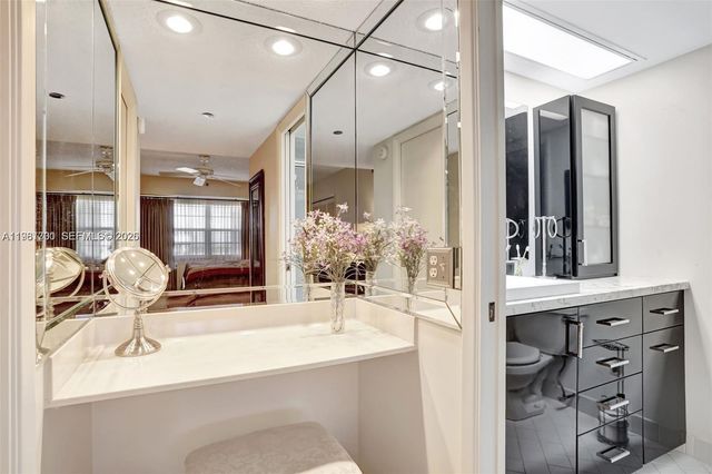 3510 Oaks Way 806, Pompano Beach, FL 33069