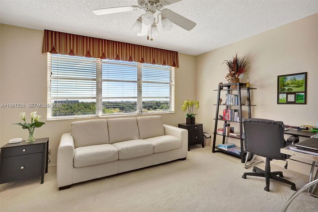 3510 Oaks Way 806, Pompano Beach, FL 33069