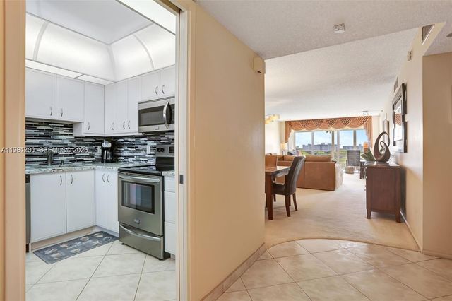 3510 Oaks Way 806, Pompano Beach, FL 33069
