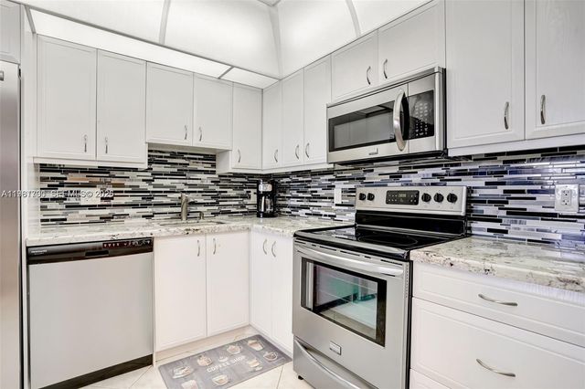 3510 Oaks Way 806, Pompano Beach, FL 33069