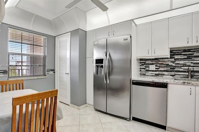 3510 Oaks Way 806, Pompano Beach, FL 33069