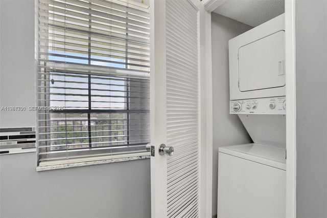 3510 Oaks Way 806, Pompano Beach, FL 33069