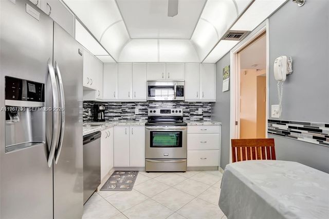 3510 Oaks Way 806, Pompano Beach, FL 33069