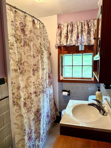 81 Clinton Rd, Sterling, MA 01564