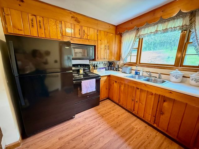 81 Clinton Rd, Sterling, MA 01564