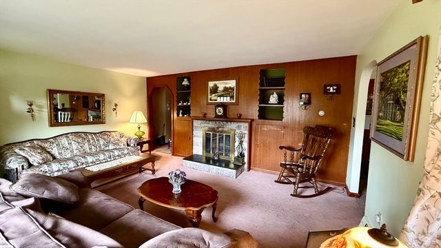 81 Clinton Rd, Sterling, MA 01564