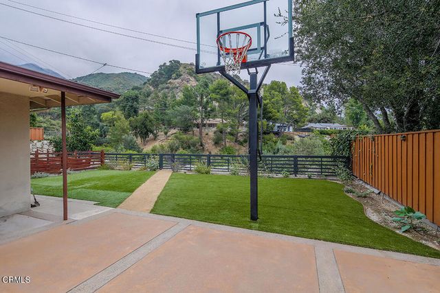 5432 Vista Del Arroyo Drive, La Crescenta, CA 91214