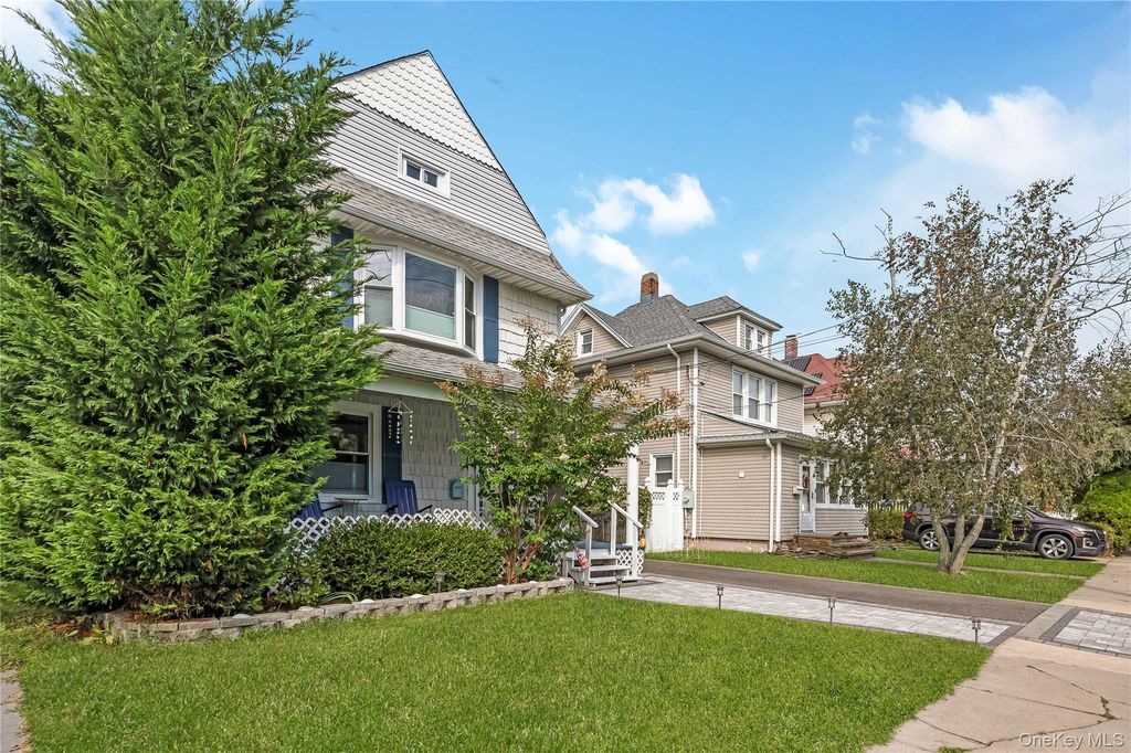 53 Thorne Street, Patchogue, NY 11772 — photo 3