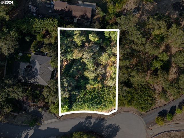 1393 Se LAUREL Ct, Roseburg, OR 97470