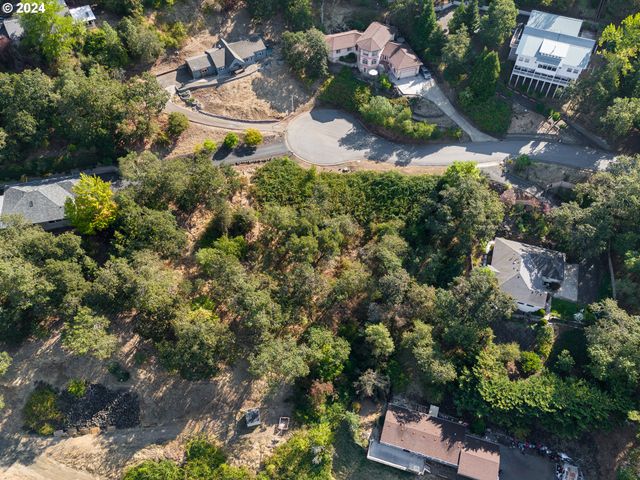 1393 Se LAUREL Ct, Roseburg, OR 97470