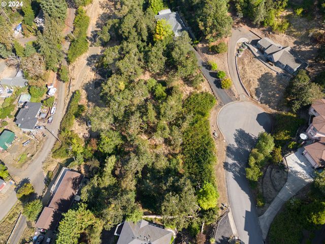 1393 Se LAUREL Ct, Roseburg, OR 97470