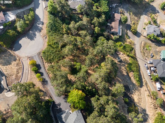 1393 Se LAUREL Ct, Roseburg, OR 97470