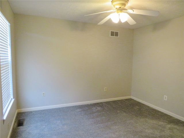 392 Pine Ridge Dr, Peters Twp, PA 15367
