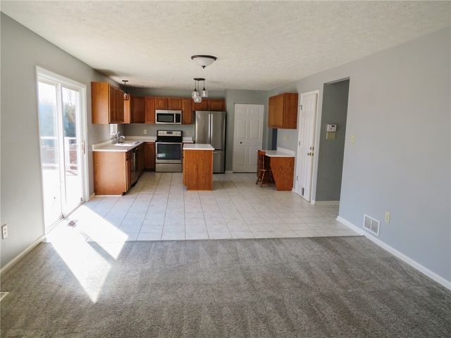 392 Pine Ridge Dr, Peters Twp, PA 15367