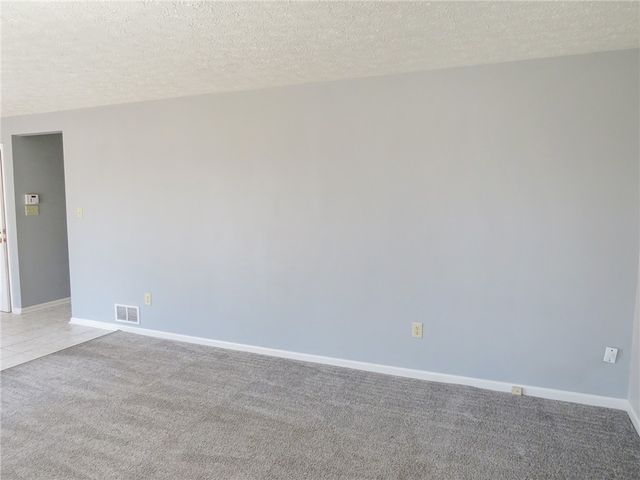 392 Pine Ridge Dr, Peters Twp, PA 15367