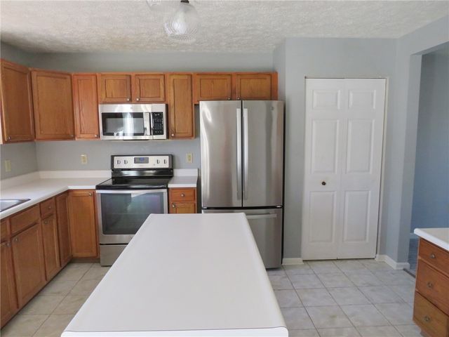 392 Pine Ridge Dr, Peters Twp, PA 15367