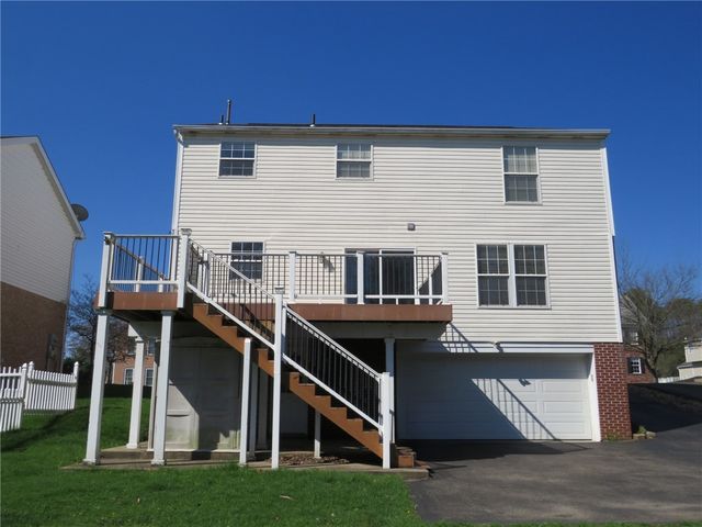 392 Pine Ridge Dr, Peters Twp, PA 15367