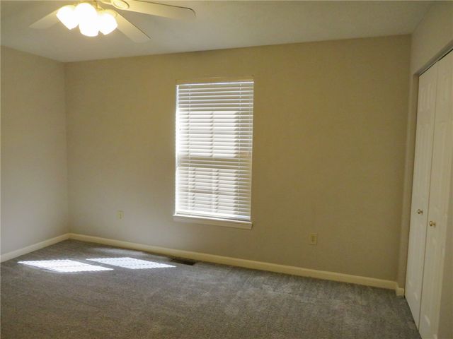 392 Pine Ridge Dr, Peters Twp, PA 15367
