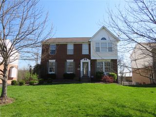392 Pine Ridge Dr, Peters Twp, PA 15367