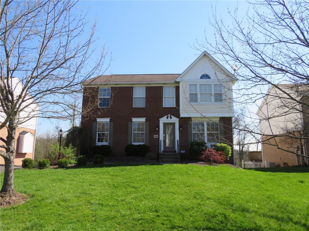 392 Pine Ridge Dr, Peters Twp, PA 15367