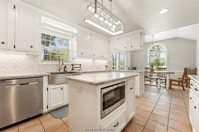 2525 Peach Creek Road, College Station, TX 77845