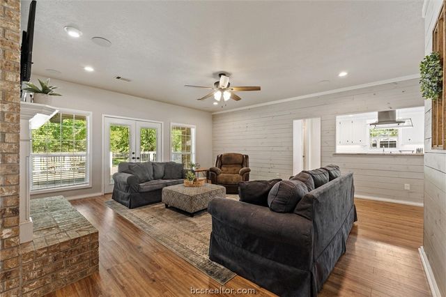 2525 Peach Creek Road, College Station, TX 77845