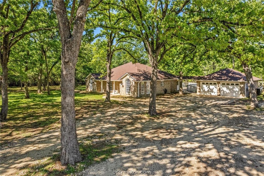 2525 Peach Creek Road, College Station, TX 77845