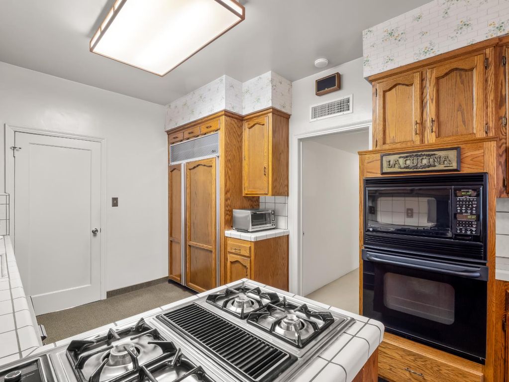 Image 14 of property listing at 3533 E Alta Avenue, Fresno, CA 93702