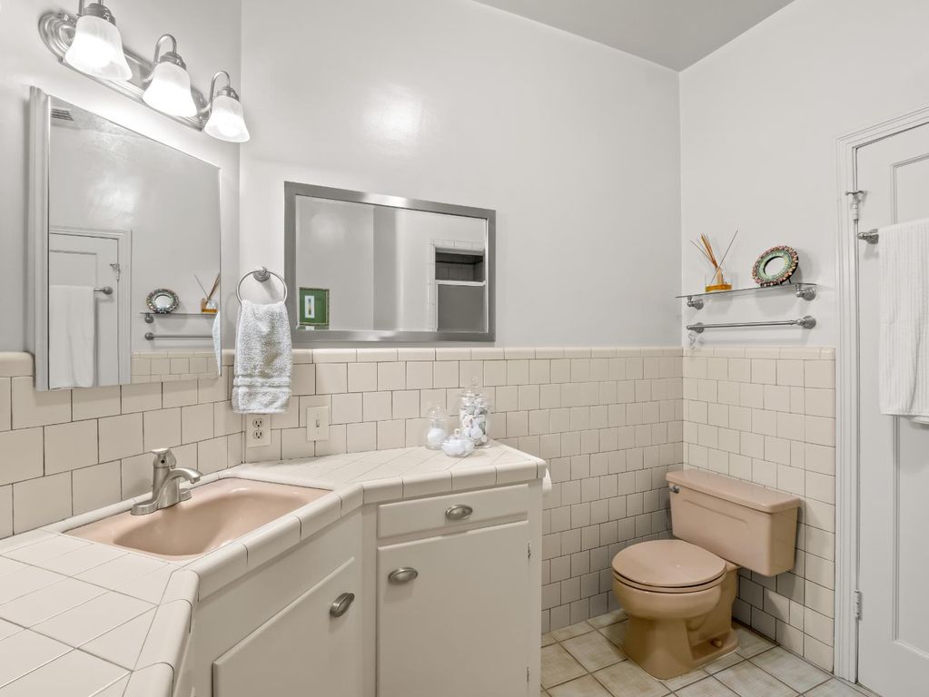 Image 27 of property listing at 3533 E Alta Avenue, Fresno, CA 93702