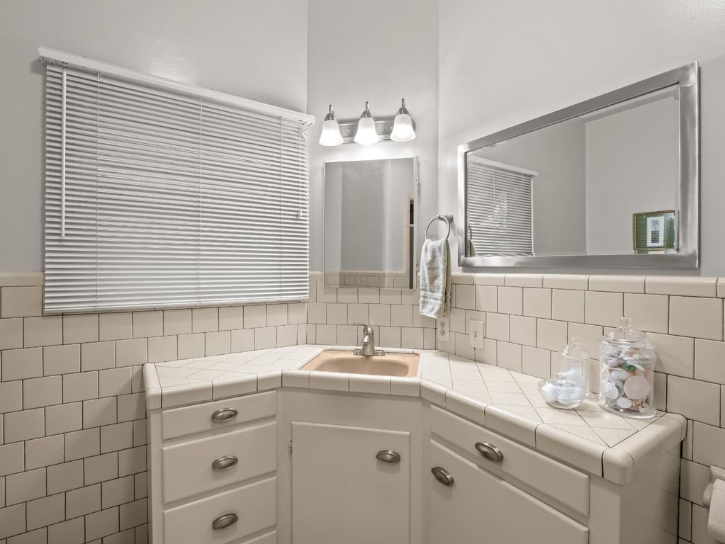 Image 28 of property listing at 3533 E Alta Avenue, Fresno, CA 93702