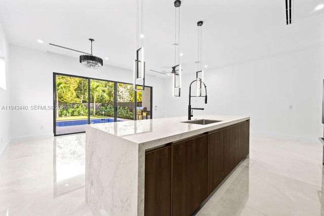 1122 NE 10th Ave, Fort Lauderdale, FL 33304