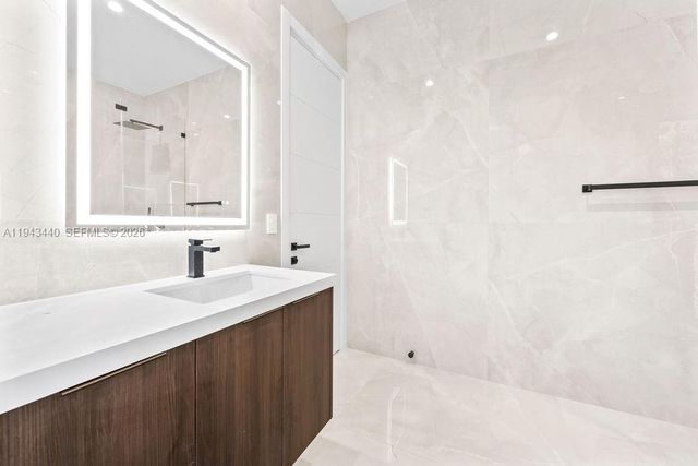 1122 NE 10th Ave, Fort Lauderdale, FL 33304