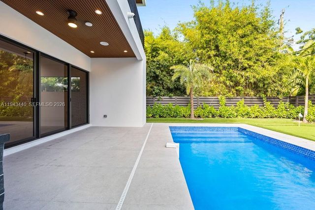 1122 NE 10th Ave, Fort Lauderdale, FL 33304