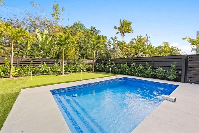 1122 NE 10th Ave, Fort Lauderdale, FL 33304