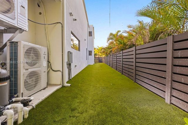 1122 NE 10th Ave, Fort Lauderdale, FL 33304