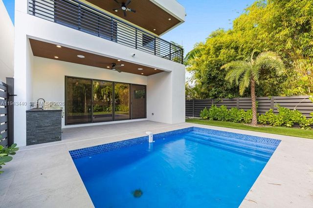 1122 NE 10th Ave, Fort Lauderdale, FL 33304