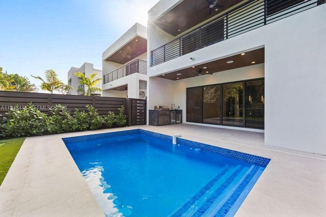 1122 NE 10th Ave, Fort Lauderdale, FL 33304