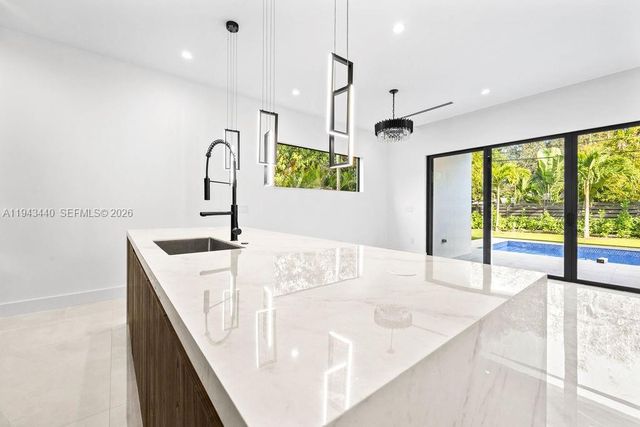 1122 NE 10th Ave, Fort Lauderdale, FL 33304