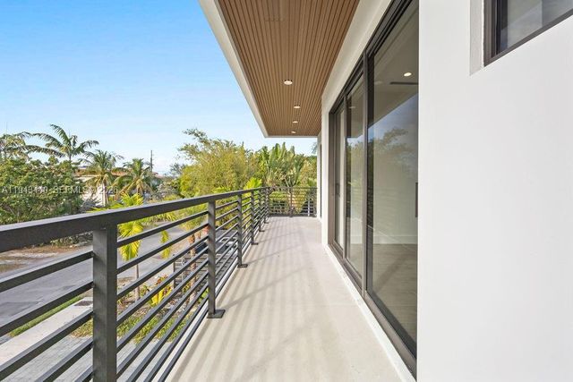 1122 NE 10th Ave, Fort Lauderdale, FL 33304