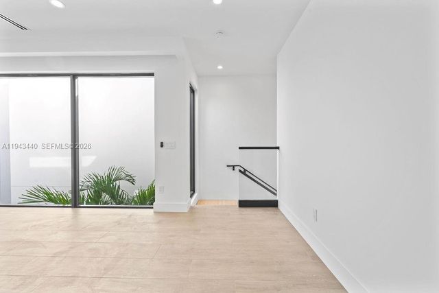 1122 NE 10th Ave, Fort Lauderdale, FL 33304