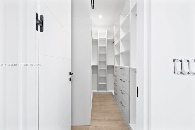 1122 NE 10th Ave, Fort Lauderdale, FL 33304