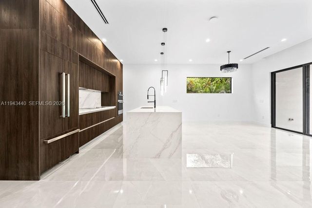 1122 NE 10th Ave, Fort Lauderdale, FL 33304