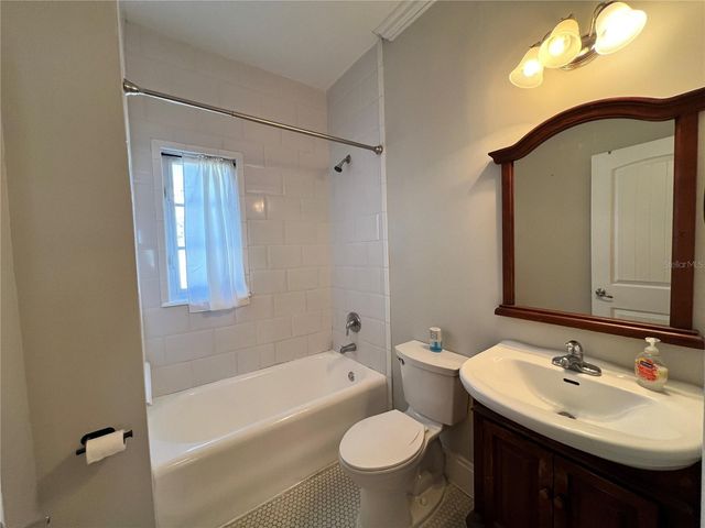 2117 W DEKLE AVENUE J3, Tampa, FL 33606